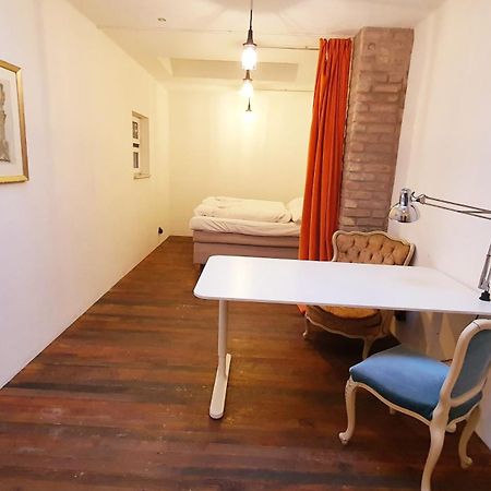Helles Zimmer Im Loft City Airport City Airport Mannheim Exterior foto